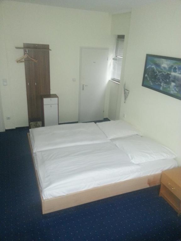 Hotelgarni Frankfurt Fráncfort del Meno Habitación foto