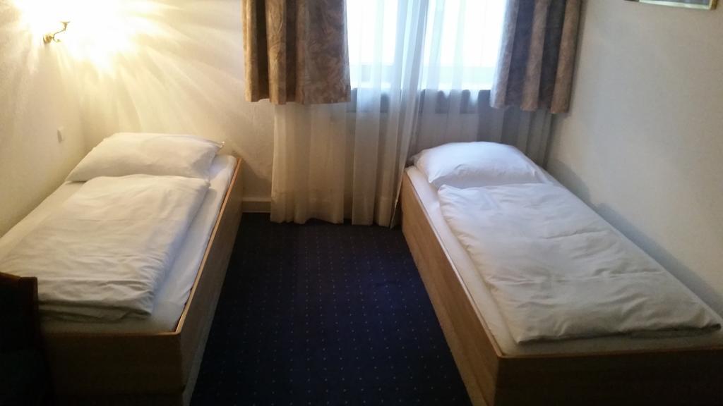 Hotelgarni Frankfurt Fráncfort del Meno Habitación foto
