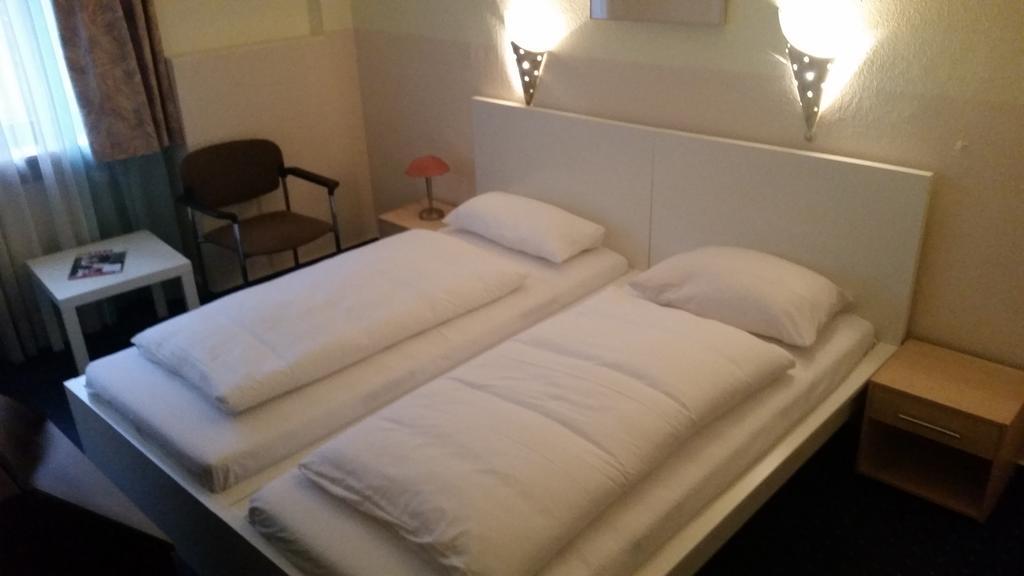 Hotelgarni Frankfurt Fráncfort del Meno Habitación foto