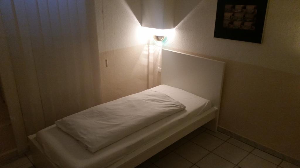Hotelgarni Frankfurt Fráncfort del Meno Habitación foto